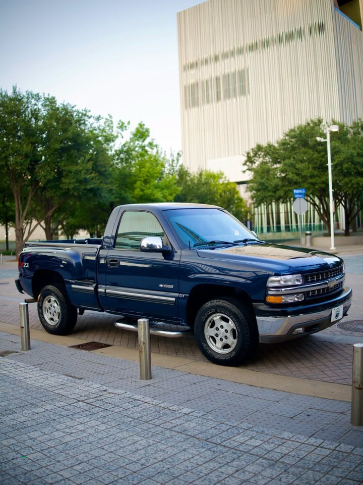 2002 Chevrolet Silverado 1500 Price:$10k cash Down payment:$850 Financing available - Image 2