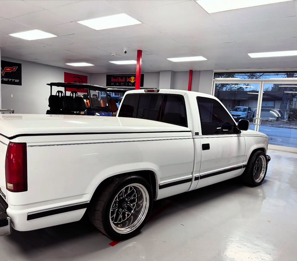 FOR SALE!! 1994 Silverado Price:$7,600 Down payment:$650 Clean Texas title - Image 2