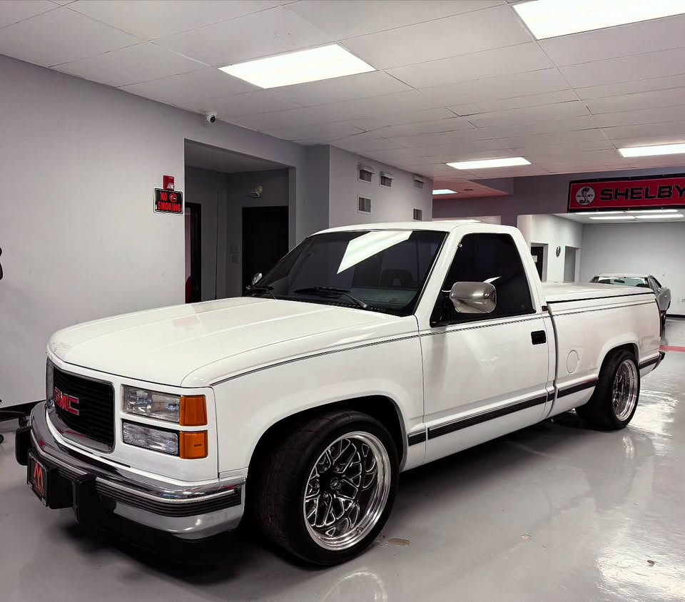 FOR SALE!! 1994 Silverado Price:$7,600 Down payment:$650 Clean Texas title - Image 3