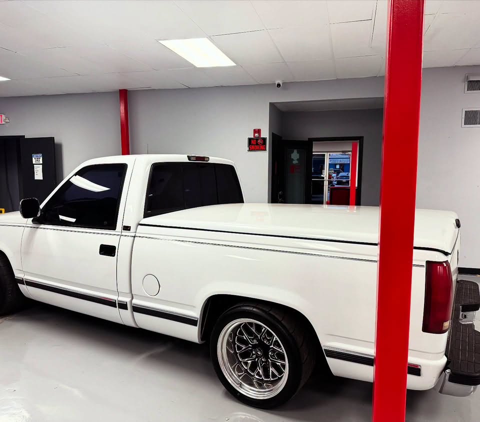 FOR SALE!! 1994 Silverado Price:$7,600 Down payment:$650 Clean Texas title - Image 5