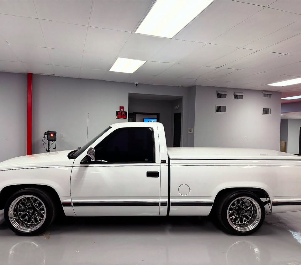 FOR SALE!! 1994 Silverado Price:$7,600 Down payment:$650 Clean Texas title - Image 6