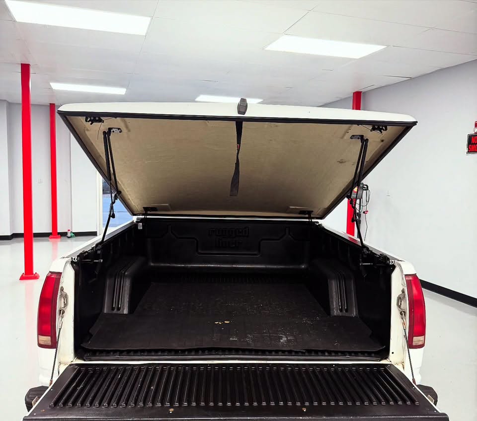 FOR SALE!! 1994 Silverado Price:$7,600 Down payment:$650 Clean Texas title - Image 8