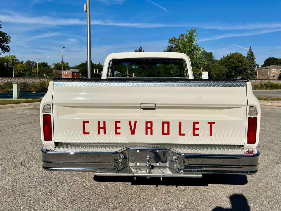 Selling a beautiful 1970 Chevy C10 true short bed pick - Image 10