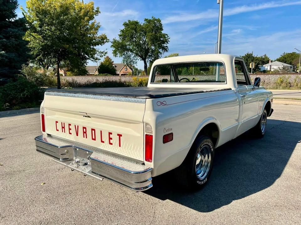 Selling a beautiful 1970 Chevy C10 true short bed pick - Image 11