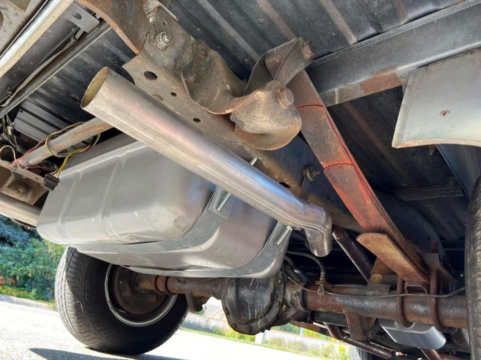 Selling a beautiful 1970 Chevy C10 true short bed pick - Image 12