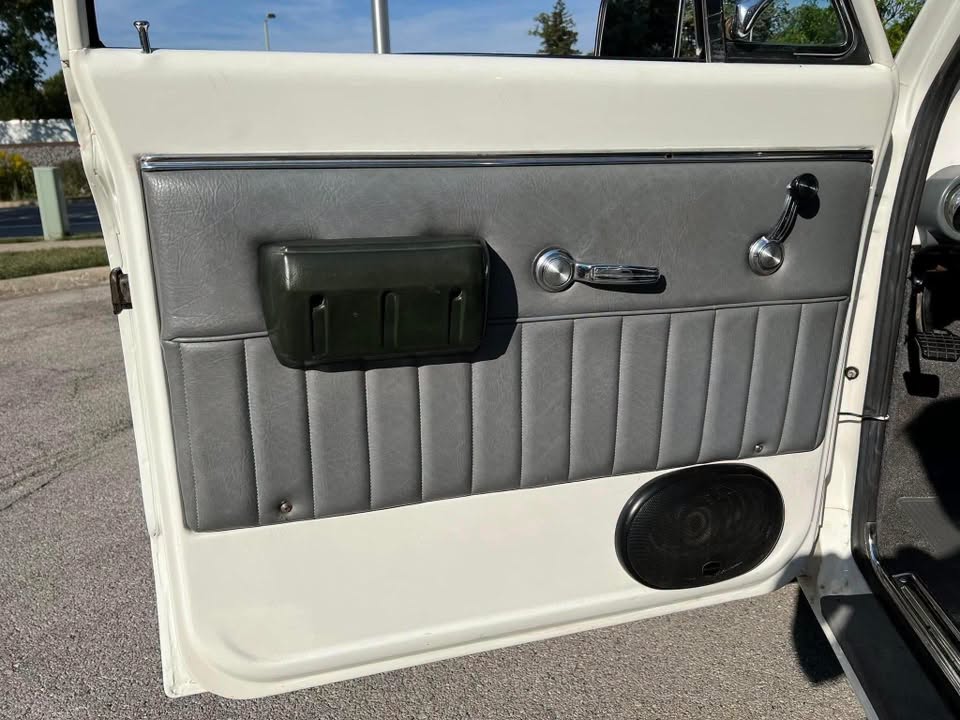 Selling a beautiful 1970 Chevy C10 true short bed pick - Image 14
