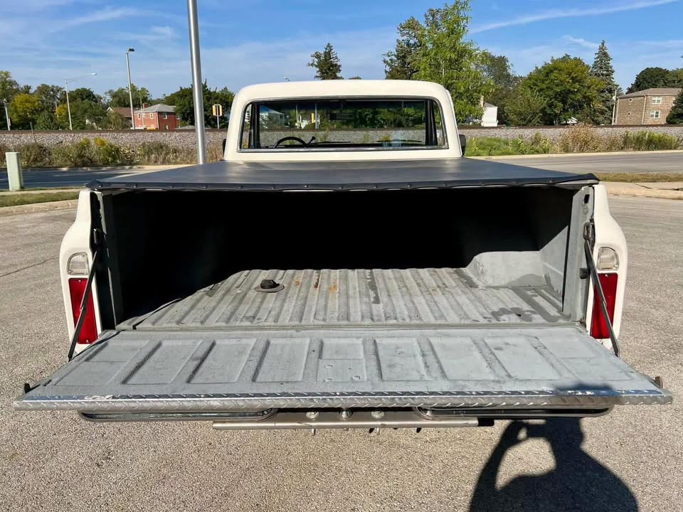 Selling a beautiful 1970 Chevy C10 true short bed pick - Image 15