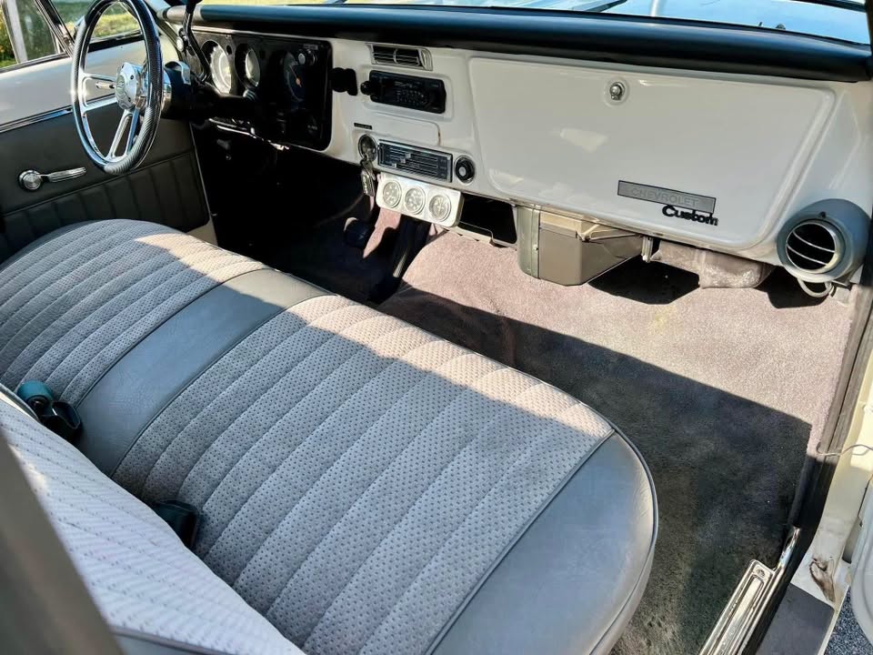 Selling a beautiful 1970 Chevy C10 true short bed pick - Image 17