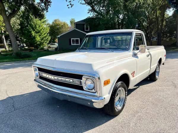 Selling a beautiful 1970 Chevy C10 true short bed pick - Image 2
