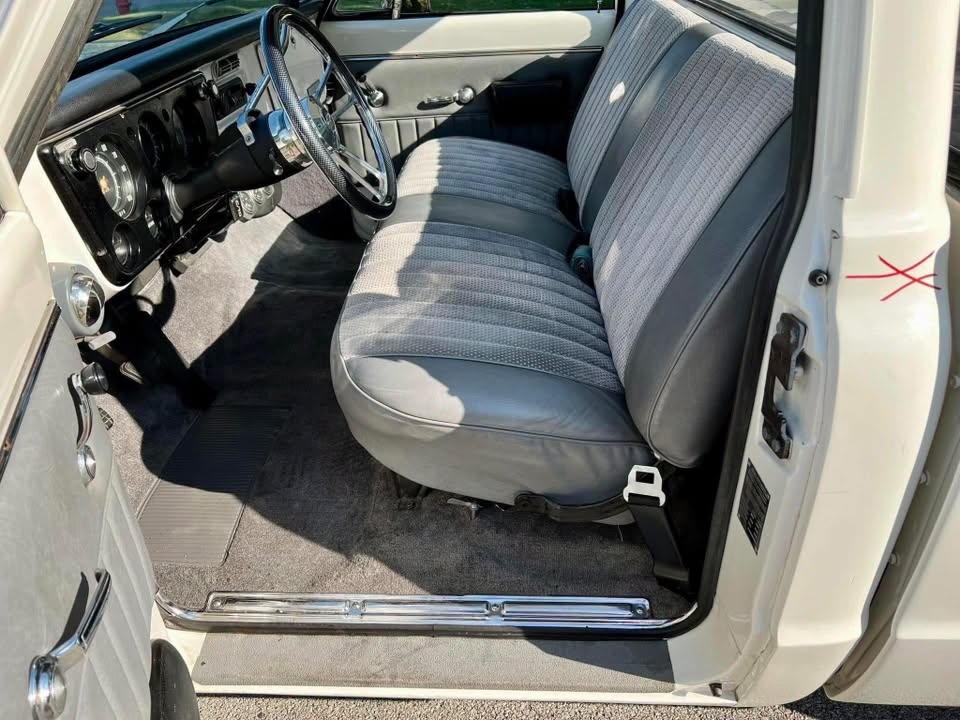 Selling a beautiful 1970 Chevy C10 true short bed pick - Image 20