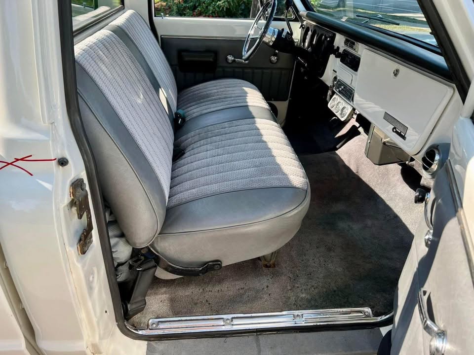 Selling a beautiful 1970 Chevy C10 true short bed pick - Image 21
