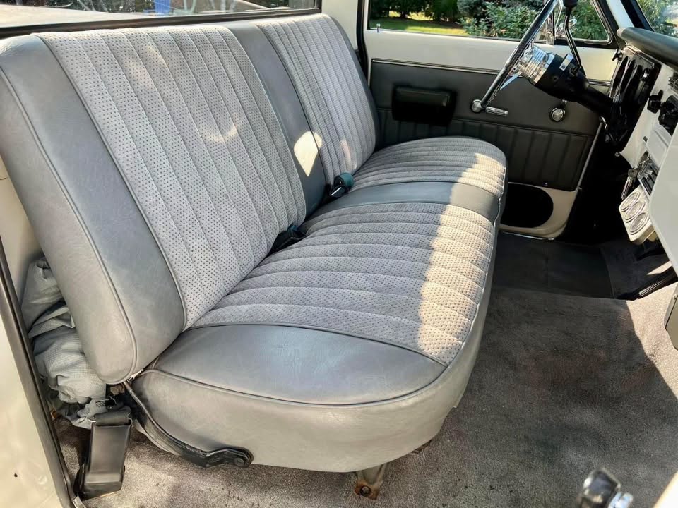 Selling a beautiful 1970 Chevy C10 true short bed pick - Image 22