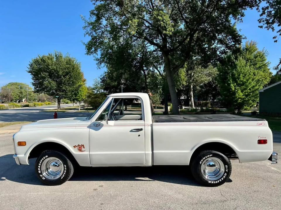 Selling a beautiful 1970 Chevy C10 true short bed pick - Image 3