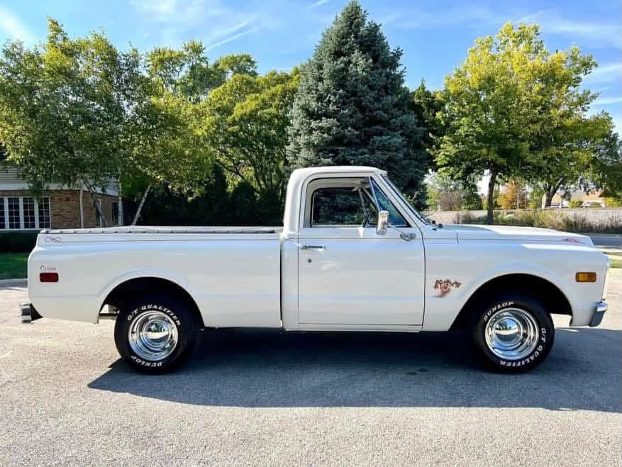 Selling a beautiful 1970 Chevy C10 true short bed pick - Image 7