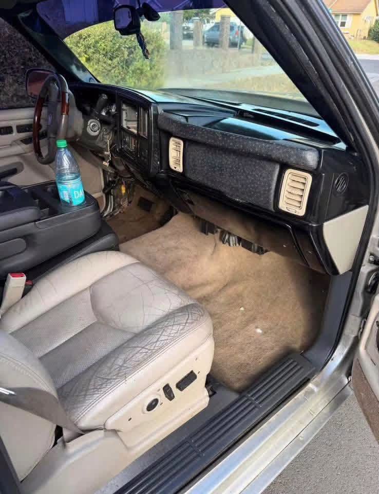 2005 Chevrolet Silverado Price $8,600 Down payment:$500 Mileage Driven 123,552 - Image 10