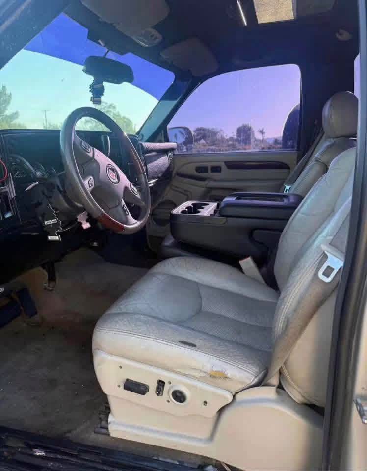 2005 Chevrolet Silverado - Image 12