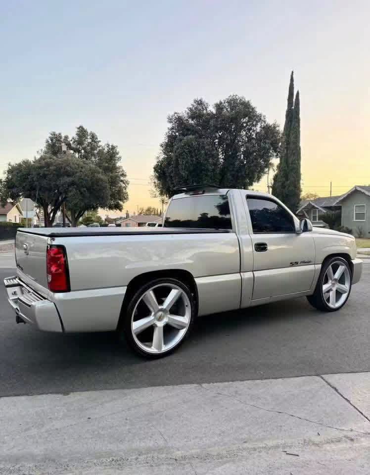 2005 Chevrolet Silverado - Image 4