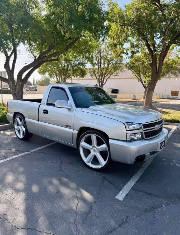 2005 Chevrolet Silverado - Image 8