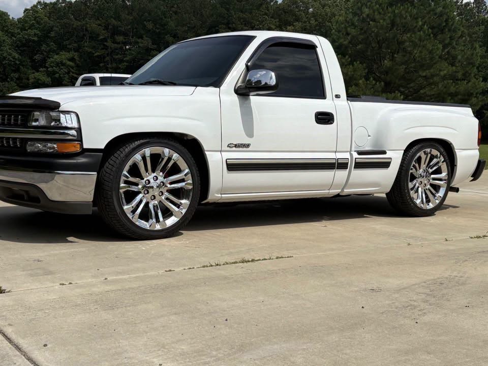 2000 Chevrolet Silverado 1500 LS Sportside Price:$8,700 Down payment:$800 Financing - Image 2
