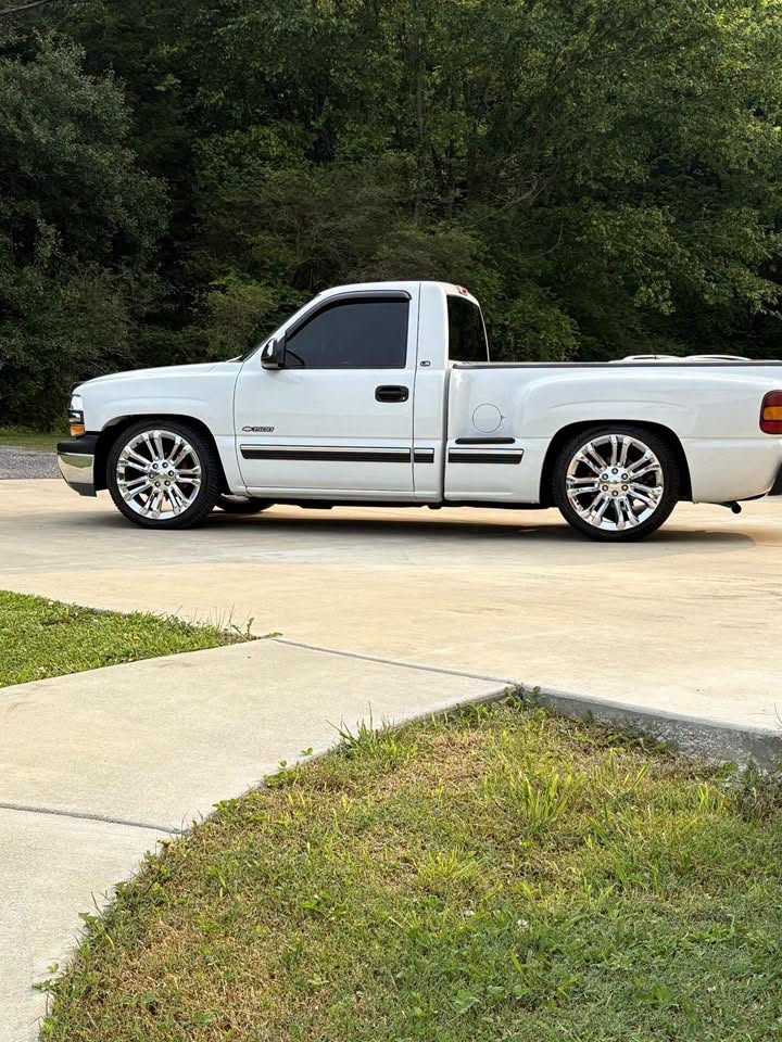 2000 Chevrolet Silverado 1500 LS Sportside Price:$8,700 Down payment:$800 Financing - Image 3