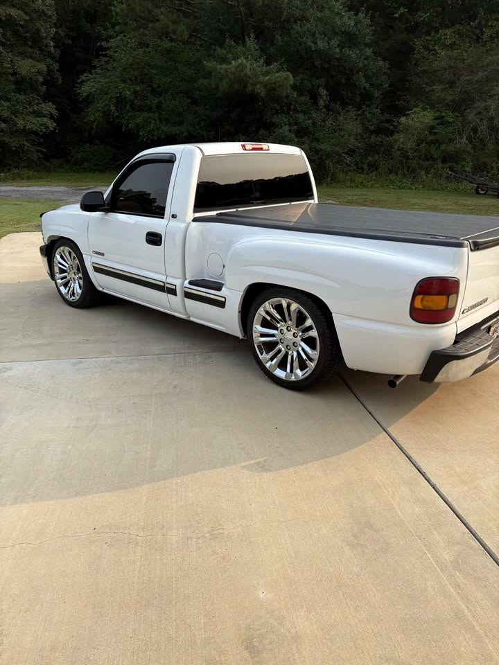 2000 Chevrolet Silverado 1500 LS Sportside Price:$8,700 Down payment:$800 Financing - Image 4