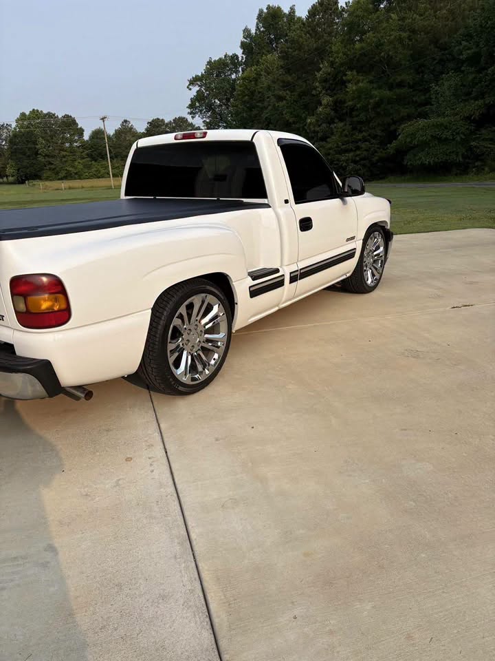 2000 Chevrolet Silverado 1500 LS Sportside Price:$8,700 Down payment:$800 Financing - Image 5