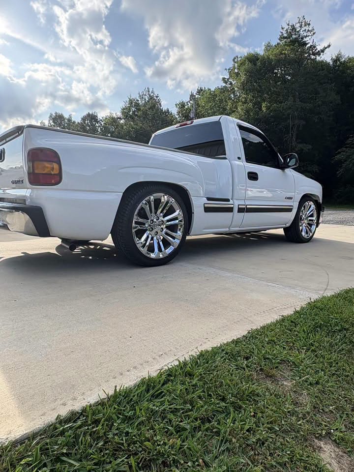 2000 Chevrolet Silverado 1500 LS Sportside Price:$8,700 Down payment:$800 Financing - Image 6