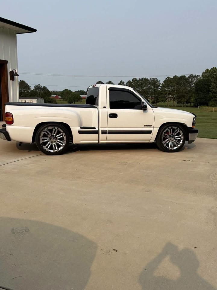 2000 Chevrolet Silverado 1500 LS Sportside Price:$8,700 Down payment:$800 Financing - Image 8