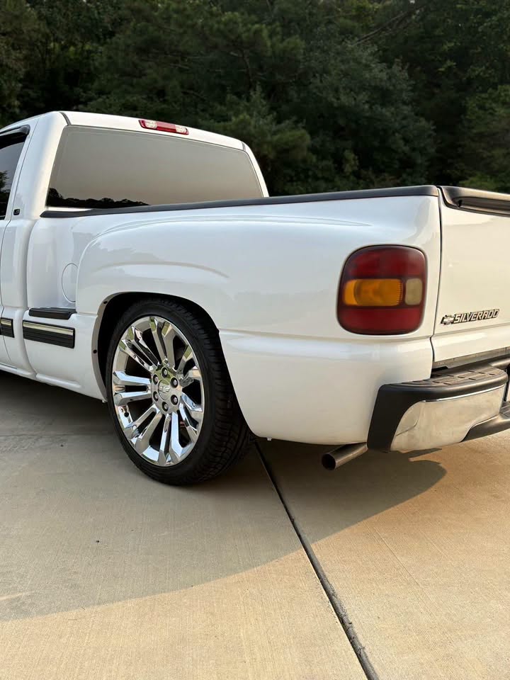2000 Chevrolet Silverado 1500 LS Sportside Price:$8,700 Down payment:$800 Financing - Image 9