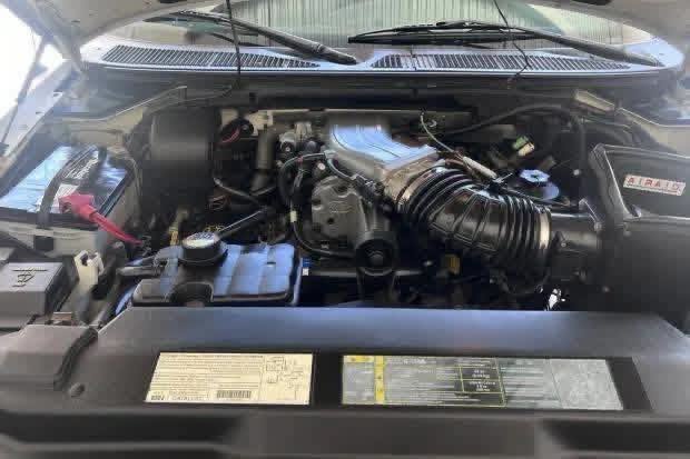 2003 Ford F-150 SVT Lightning Asking $9800 Down payment $700 - Image 5