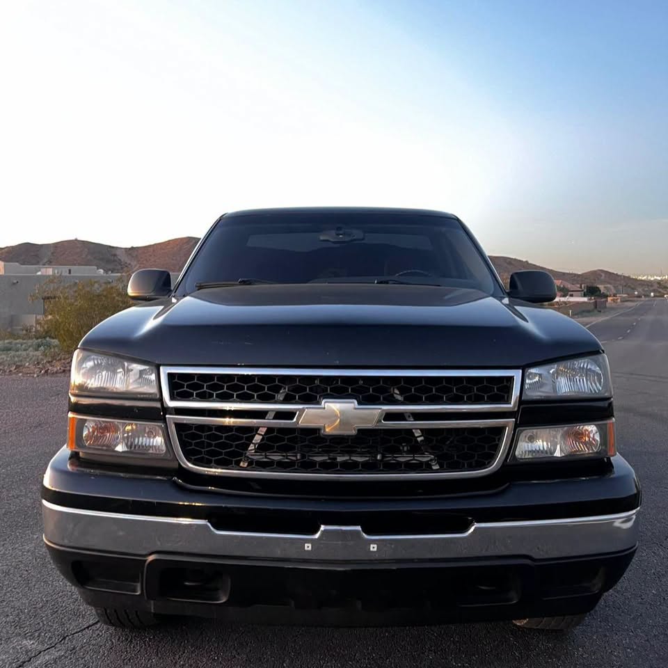 2006 Chevrolet Silverado 1500 LT Price $9k Down payment :$1k - Image 3