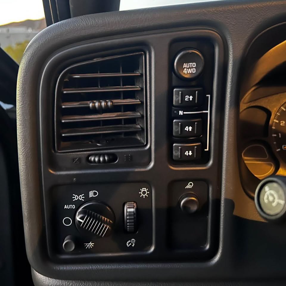 2006 Chevrolet Silverado 1500 LT Price $9k Down payment :$1k - Image 8