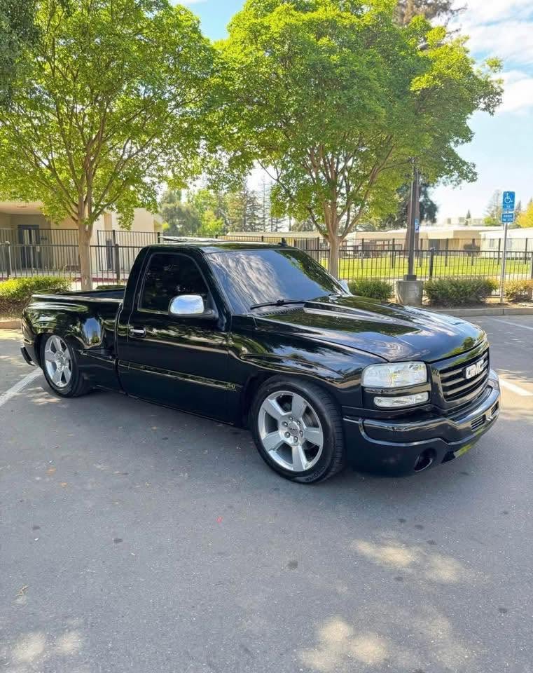 2007 GMC Sierra (classic) - Image 2