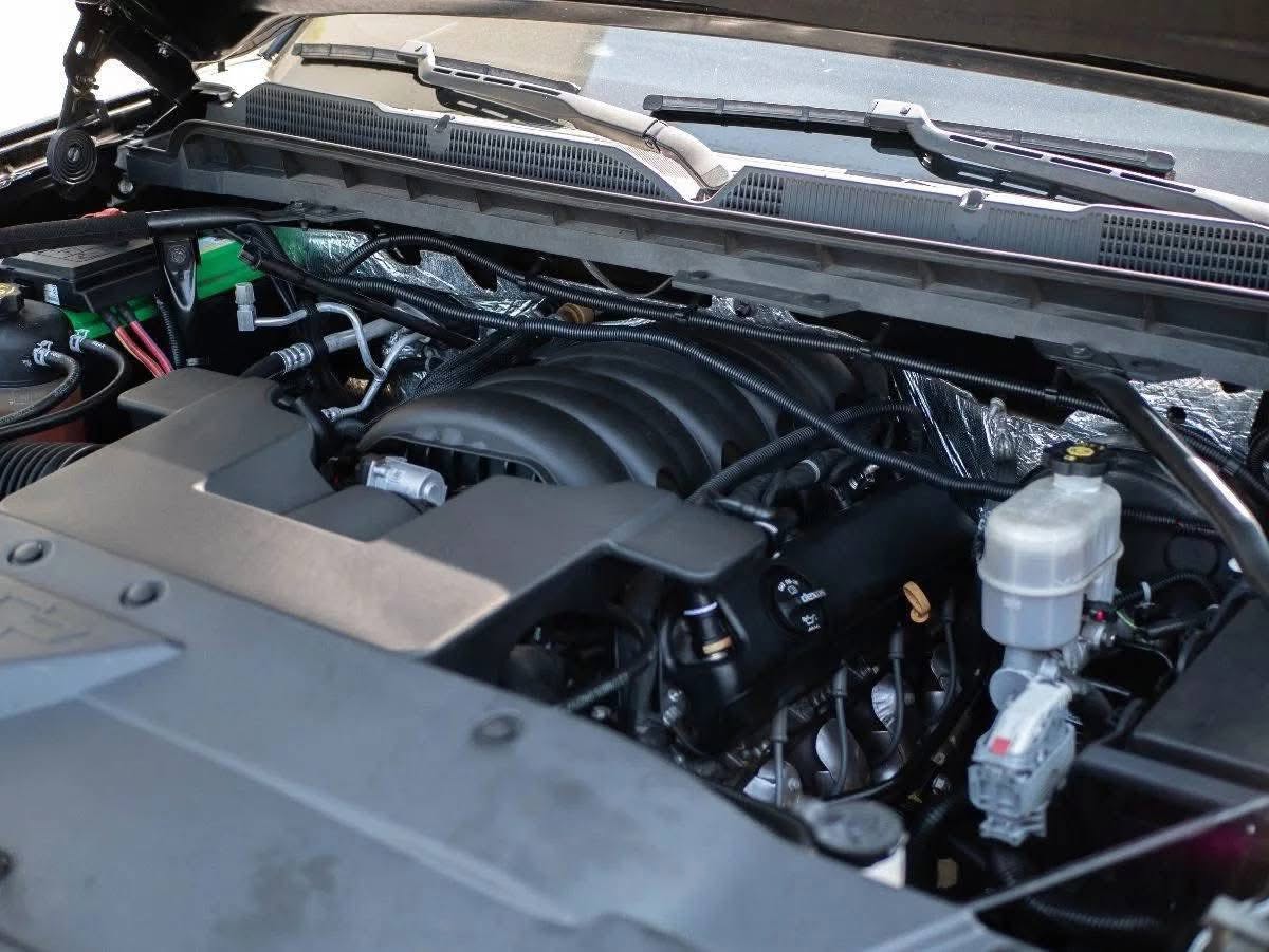2017 Chevy silverado 1500 Engine Size:5.3L Ecotech v8 Transmission Type: - Image 12