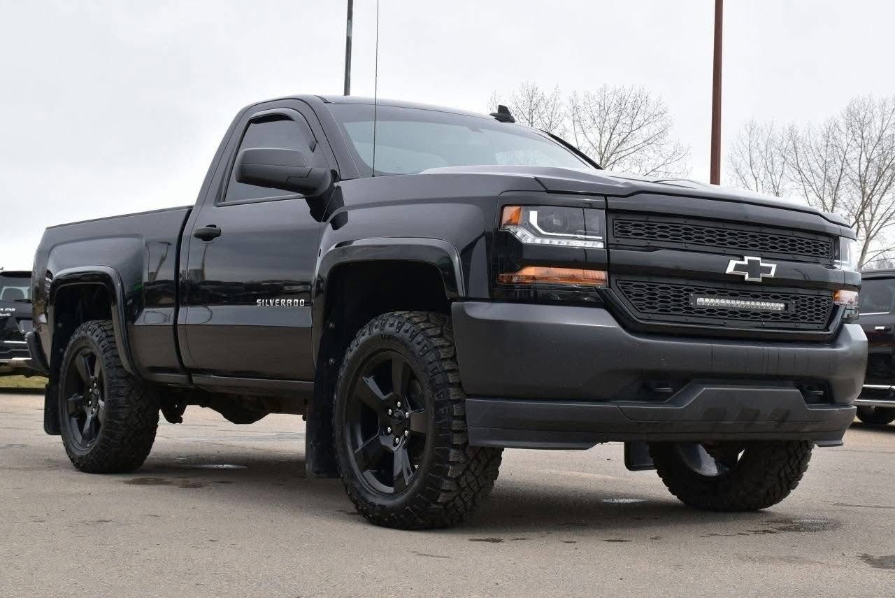 2017 Chevy silverado 1500 Engine Size:5.3L Ecotech v8 Transmission Type: - Image 2