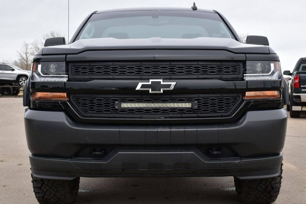 2017 Chevy silverado 1500 Engine Size:5.3L Ecotech v8 Transmission Type: - Image 3