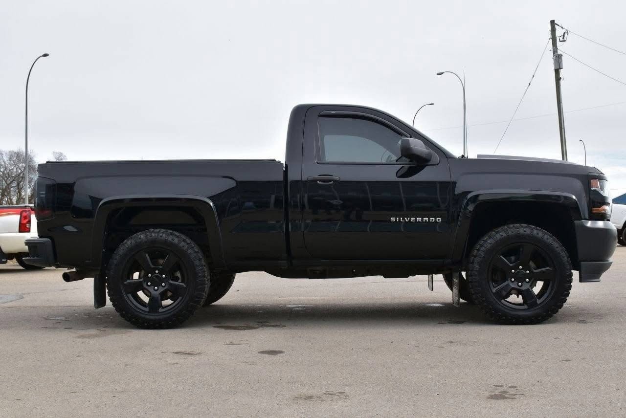 2017 Chevy silverado 1500 Engine Size:5.3L Ecotech v8 Transmission Type: - Image 4