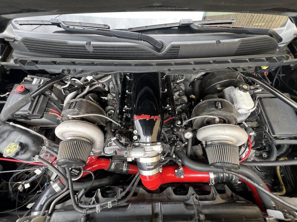 Twin-Turbocharged 2018 Chevrolet Silverado 1500 LT Z71 4×4 - Image 4