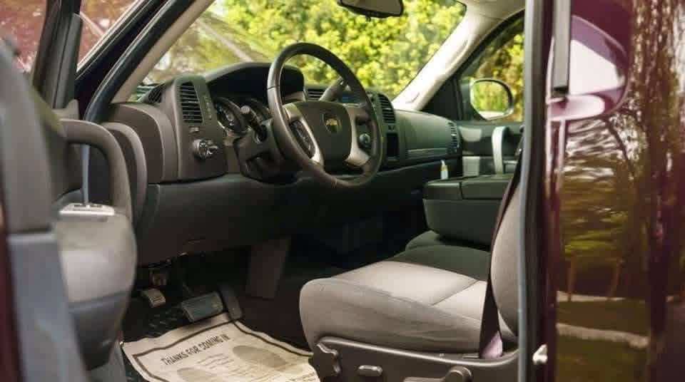 2009 Chevrolet Silverado 1500 LT Z71 4×4 - Image 2