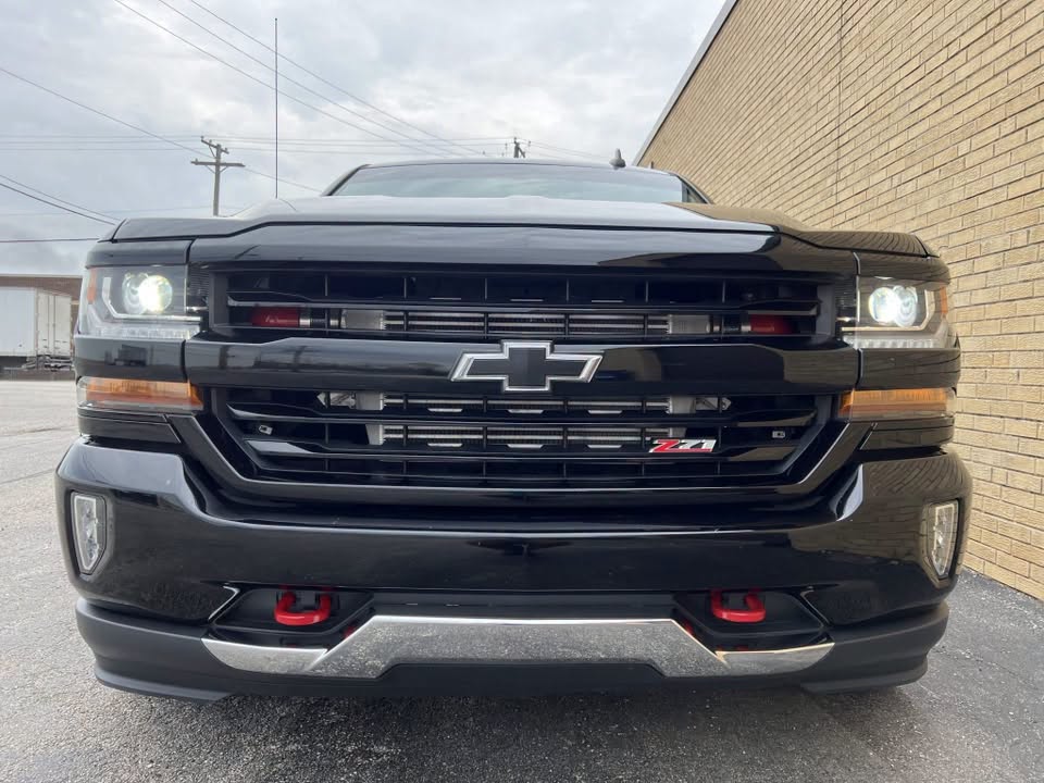 Twin-Turbocharged 2018 Chevrolet Silverado 1500 LT Z71 4×4 - Image 17