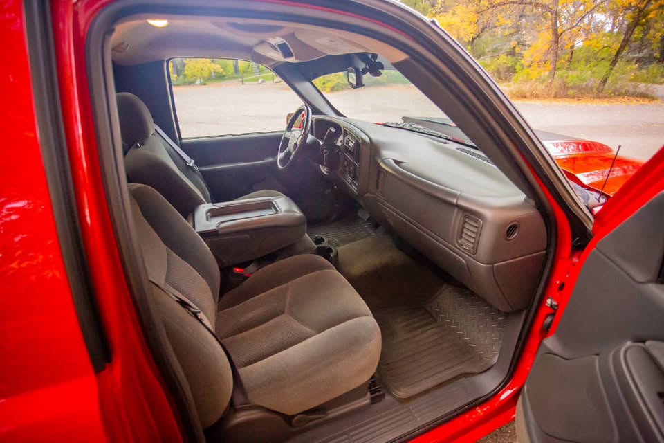 2004 Chevrolet Silverado 1500 LS - Image 11