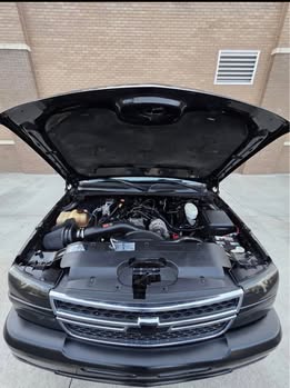 2004 Chevrolet Silverado - Image 2
